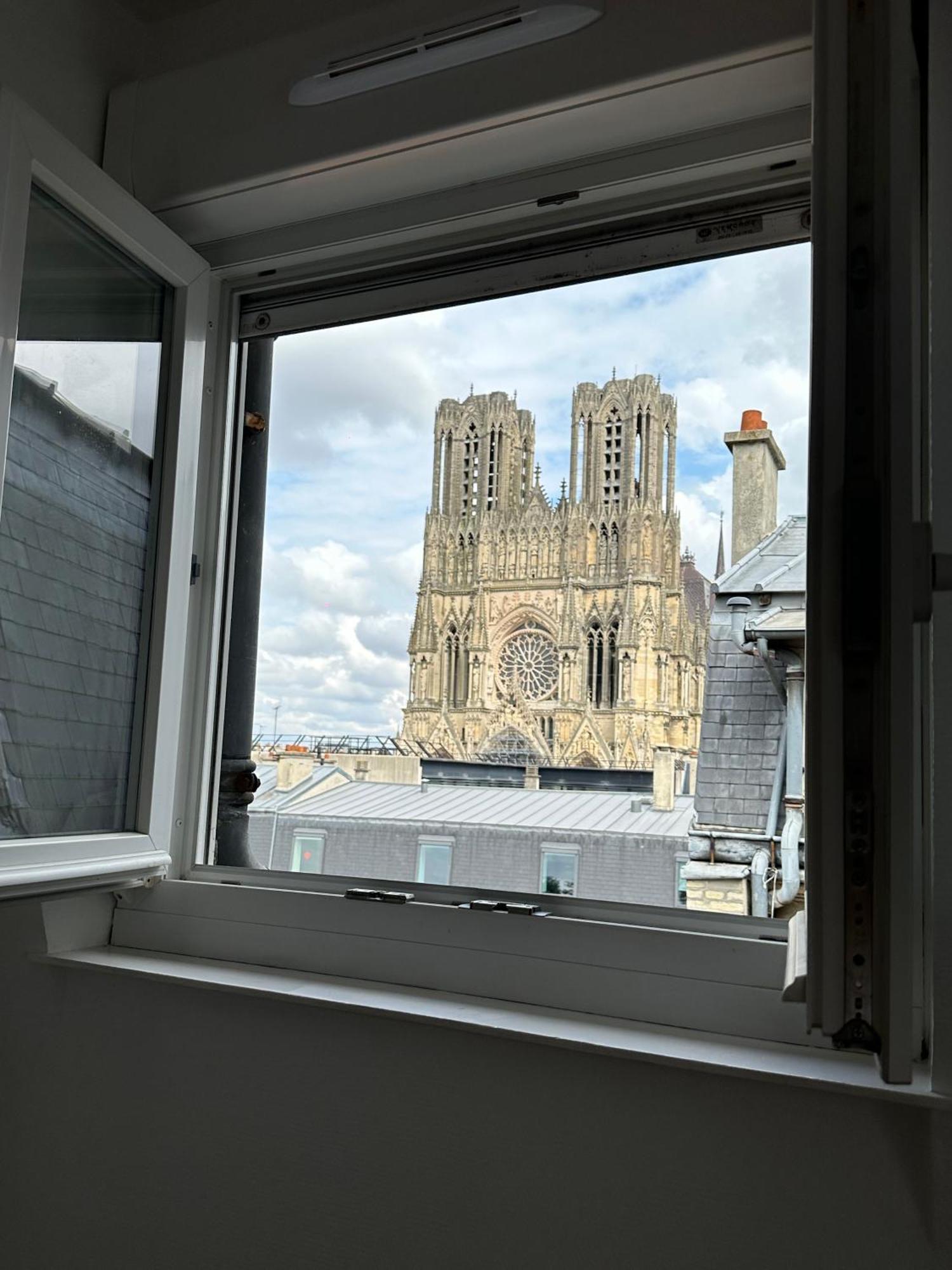 Faro, Vue Sur La Cathedrale Apartment Reims Exterior foto
